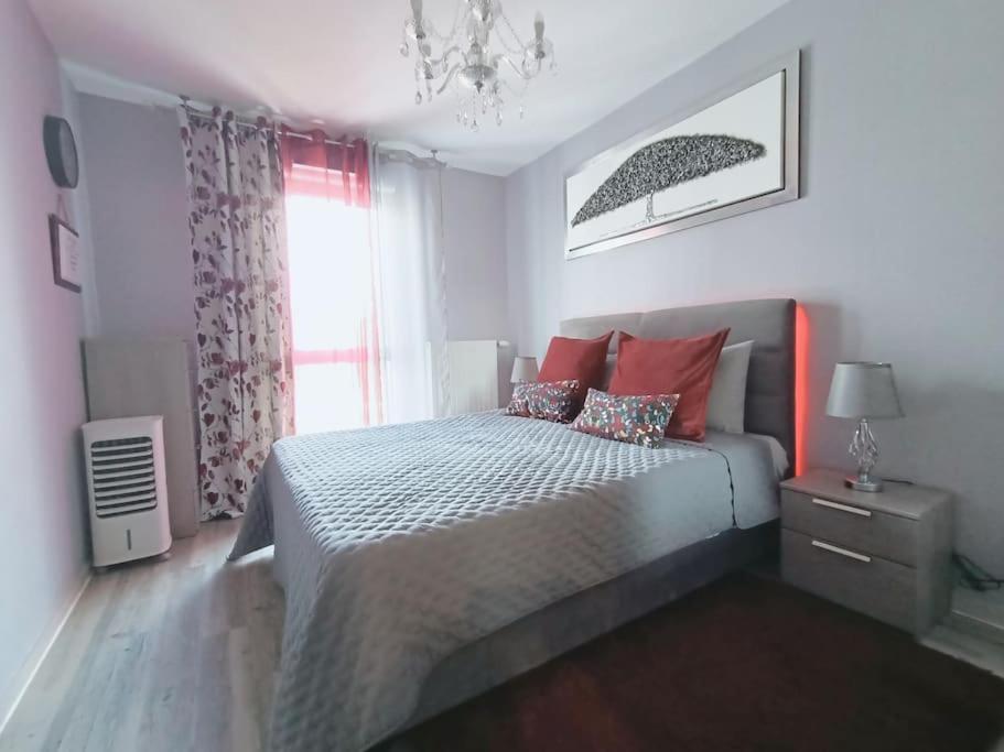 Appartement 4 Pieces - La Rose Des Yvelines - Classe 3 Etoiles Trappes Extérieur photo