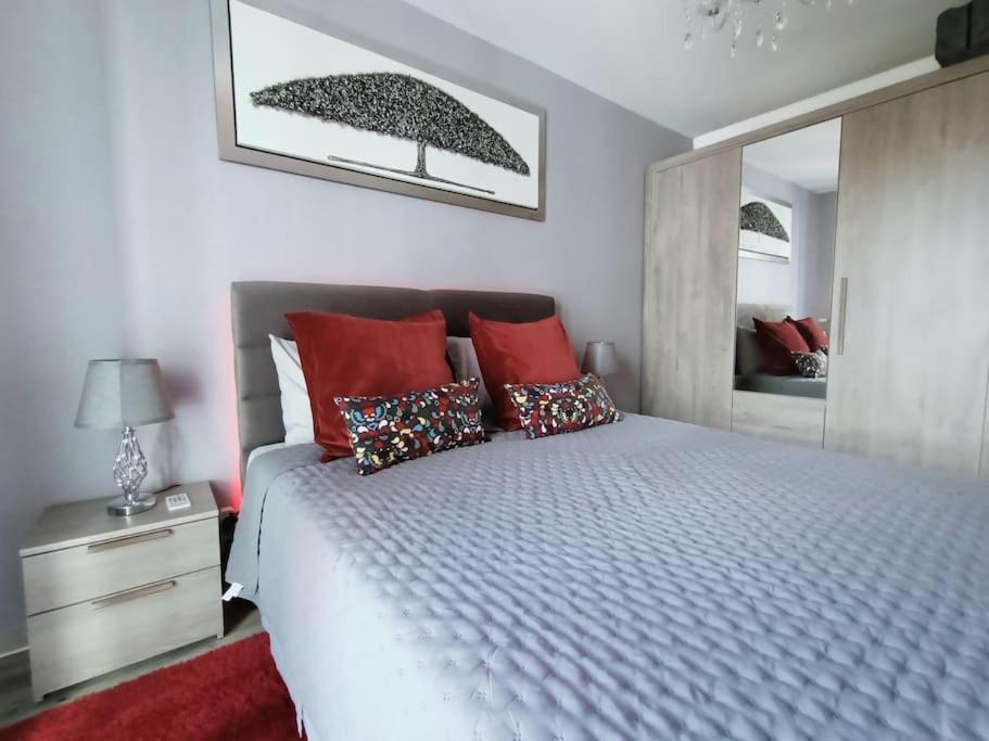 Appartement 4 Pieces - La Rose Des Yvelines - Classe 3 Etoiles Trappes Extérieur photo