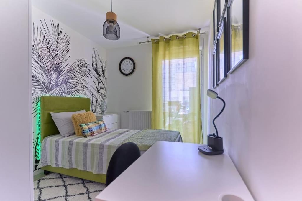 Appartement 4 Pieces - La Rose Des Yvelines - Classe 3 Etoiles Trappes Extérieur photo