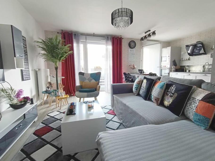 Appartement 4 Pieces - La Rose Des Yvelines - Classe 3 Etoiles Trappes Extérieur photo