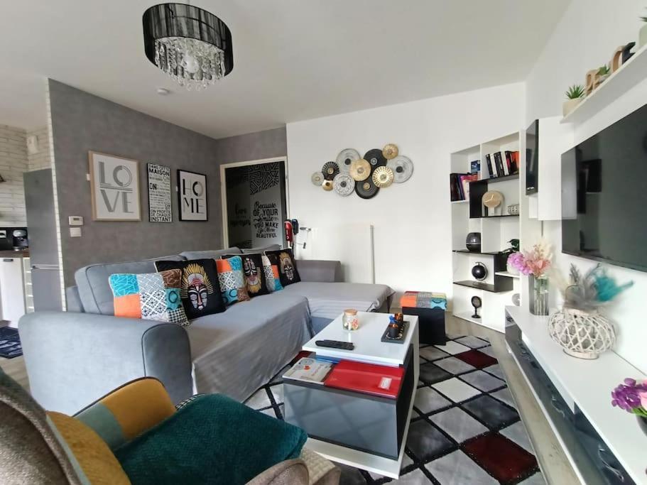 Appartement 4 Pieces - La Rose Des Yvelines - Classe 3 Etoiles Trappes Extérieur photo