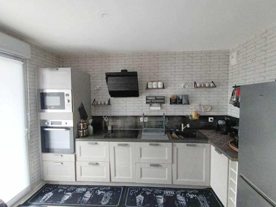 Appartement 4 Pieces - La Rose Des Yvelines - Classe 3 Etoiles Trappes Extérieur photo