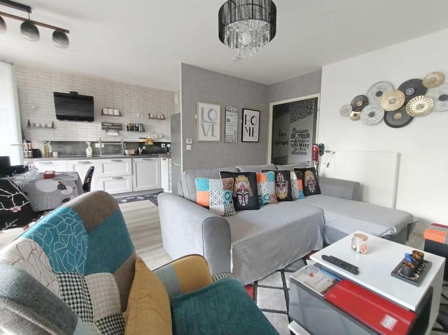 Appartement 4 Pieces - La Rose Des Yvelines - Classe 3 Etoiles Trappes Extérieur photo