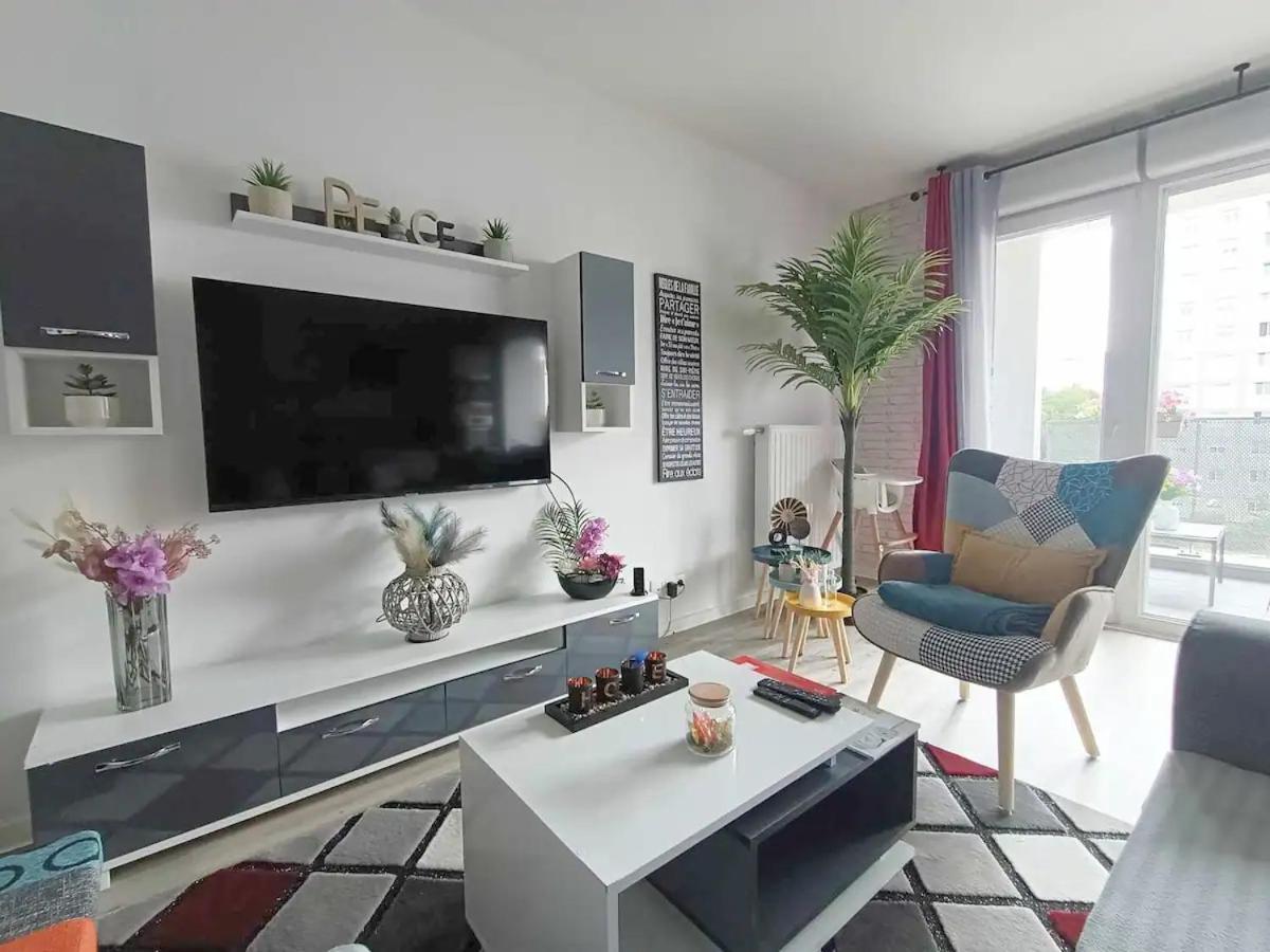 Appartement 4 Pieces - La Rose Des Yvelines - Classe 3 Etoiles Trappes Extérieur photo